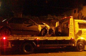 Jovem sem habilitação e embriagado bate em veículo estacionado