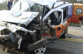 Colisão entre utilitário e carreta deixa seis feridos na BR-153