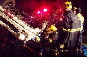 Motorista morre após capotar caminhão na SC-135