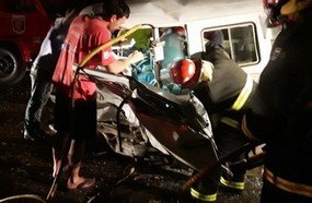 Motorista de Kombi fica preso às ferragens em colisão na SC-283