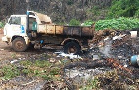 Caminhão da Prefeitura pega fogo no interior de Herval d´Oeste