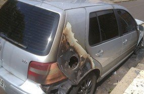 Elemento coloca fogo em veículo durante a madrugada em Herval