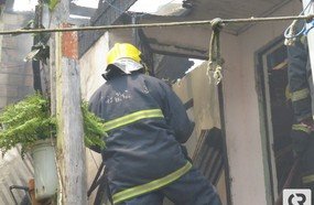 Incêndio destrói casa no bairro Nossa Senhora de Lourdes