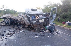 Acidente com 7 veículos mata 13  pessoas e deixa 39 feridos em MG