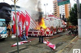 Incidente: carro alegórico da Acadêmicos pega fogo