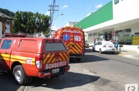 Fritadeira elétrica pega fogo no Supermercado Caitá