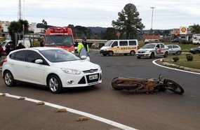 Colisão no trevo de Catanduvas deixa motociclista ferido