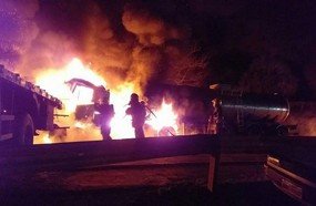 Carretas pegam fogo após colisão frontal na SC-350