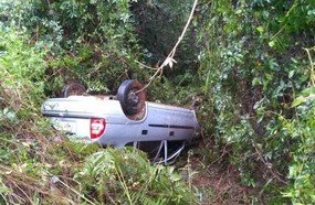 Condutor fica ferido após capotar veículo em Capinzal
