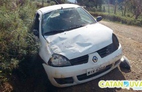 Médica tomba veículo da saúde em Catanduvas