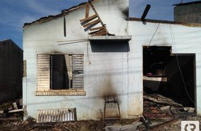 Casa é novamente incendiada no Armindo de Medeiros Haro