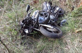 Jovens se acidentam com motocicleta na BR-282