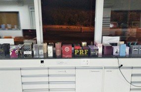 PRF apreende perfumes importados durante fiscalização na BR-282