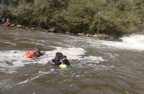 Jovem de 24 anos morre afogado após cair em rio