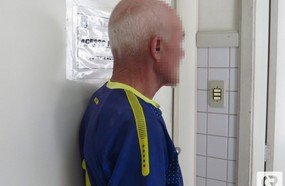 Idoso vai parar na delegacia após sair sem pagar de supermercado