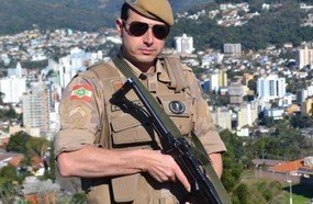 Sargento Ademir do PPT assina reserva da Polícia Militar