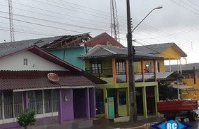 Temporal causa destelhamentos no município de Zortéa