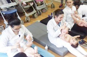 Acadêmicas de Fisioterapia avaliam desenvolvimento motor em bebês