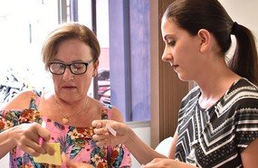Colaboradores do Hust participam de dinâmica de natal e ano novo