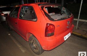 Homem tem veículo danificado durante confusão na Vila Cordazzo