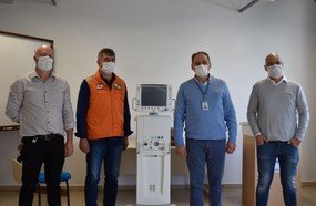 Prefeitura de Arroio Trinta doa ventilador pulmonar para o HUST