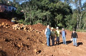 Vereadores acompanham obras no ginásio do Santa Tereza