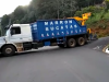 Caminhão entala ao tentar fazer manobra na Sete de Setembro