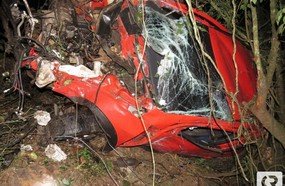 Jovem sai ileso após destruir carro em acidente na SC-150