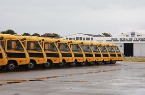 Ministério da Educação entrega 74 ônibus escolares à SC