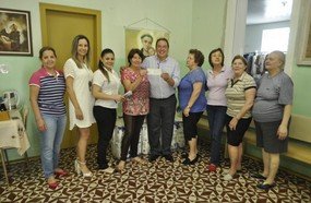 CDL de Herval entrega de recursos do baile beneficente a entidade