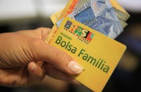 Bolsonaro anuncia 13° para beneficiários do Bolsa Família