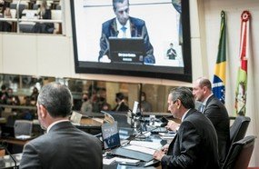 Votação do segundo impeachment do governador é transferida