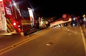 Jovem fica ferida ao capotar veículo em Curitibanos