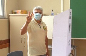 Chico Lopes vota no Colégio Marista Frei Rogério