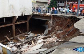 Estrutura de prédio desaba no centro de Capinzal