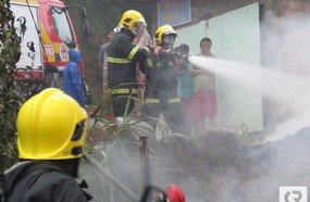 Incêndio destrói casa na Vila Cachoeirinha, em Joaçaba