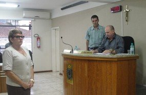 Nadja Salete Hardt assume cadeira na Câmara de Herval