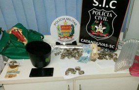Polícia estoura ponto de drogas e prende cinco em Catanduvas