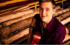 Semifinalista do The Voice inicia carreira profissional