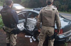 Motorista é detido com carro abarrotado de cigarros em Joaçaba