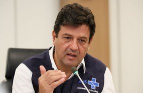 Ministro da Saúde anuncia que foi demitido por Bolsonaro