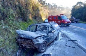 Choque em barranco deixa três feridos na BR-153