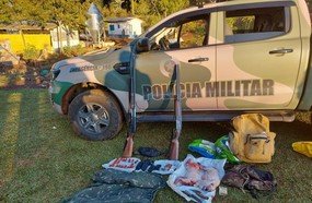 Polícia Ambiental flagra caçadores com armas e animais abatidos