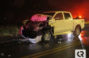 Hilux fica destruída em acidente na BR-282 em Joaçaba