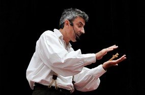 Mágico francês se apresenta em Joaçaba e região