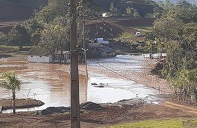 Represa de açude se rompe e causa transtornos em Joaçaba