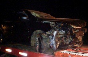 Jovem sofre ferimentos após colidir em barranco na BR-282