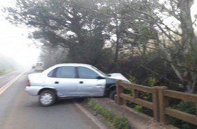 Motorista perde controle de veículo e bate na ponte do Rio Estreito