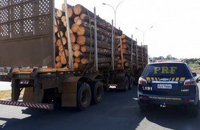 PRF flagra veículos com excesso de peso em Campos Novos