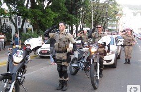 PM e Bombeiros prestam homenagem a policial morto em serviço